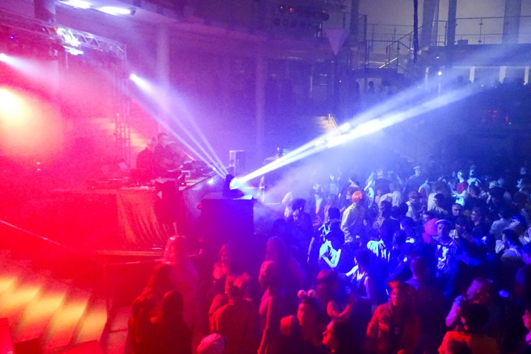 party-009