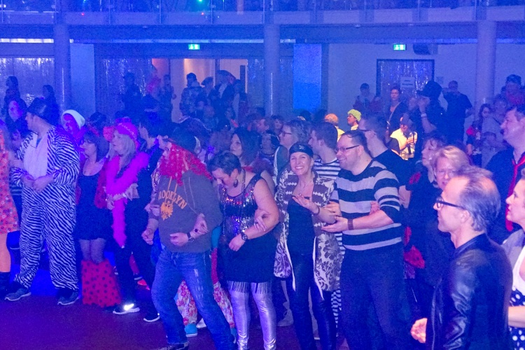 party-013