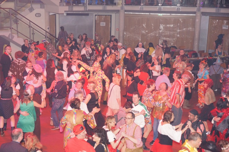 party-004