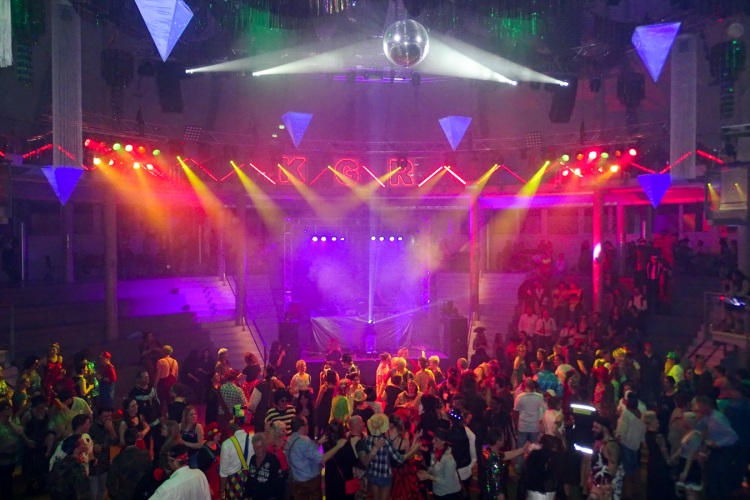 party-032