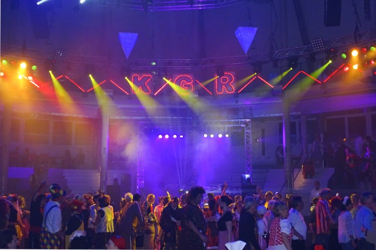 party-037