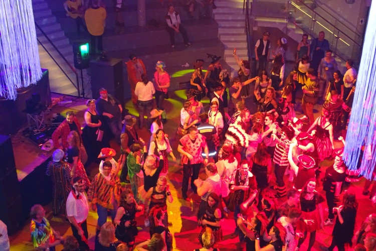 party-039