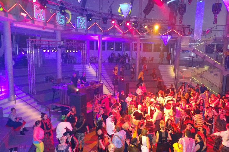 party-040